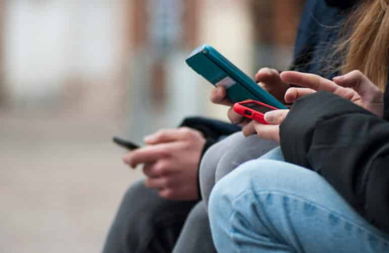 vocabulaire adolescent réseaux sociaux